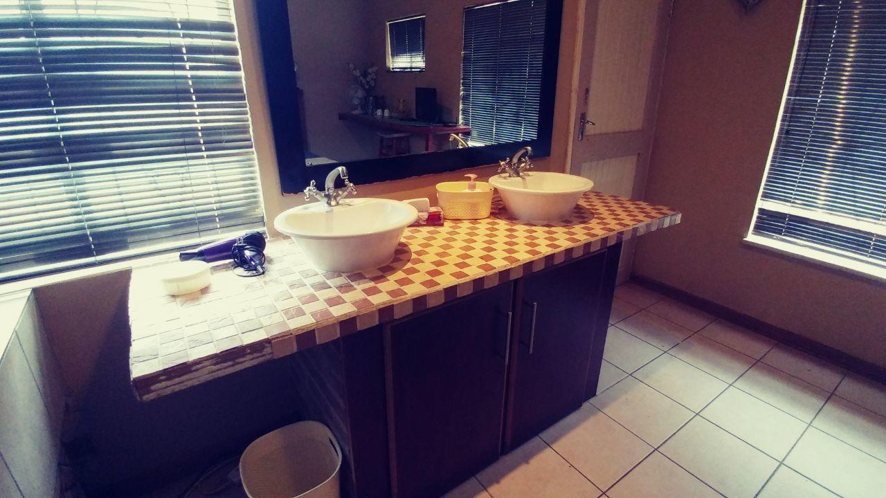 A & R Guesthouse Блумфонтейн Екстер'єр фото